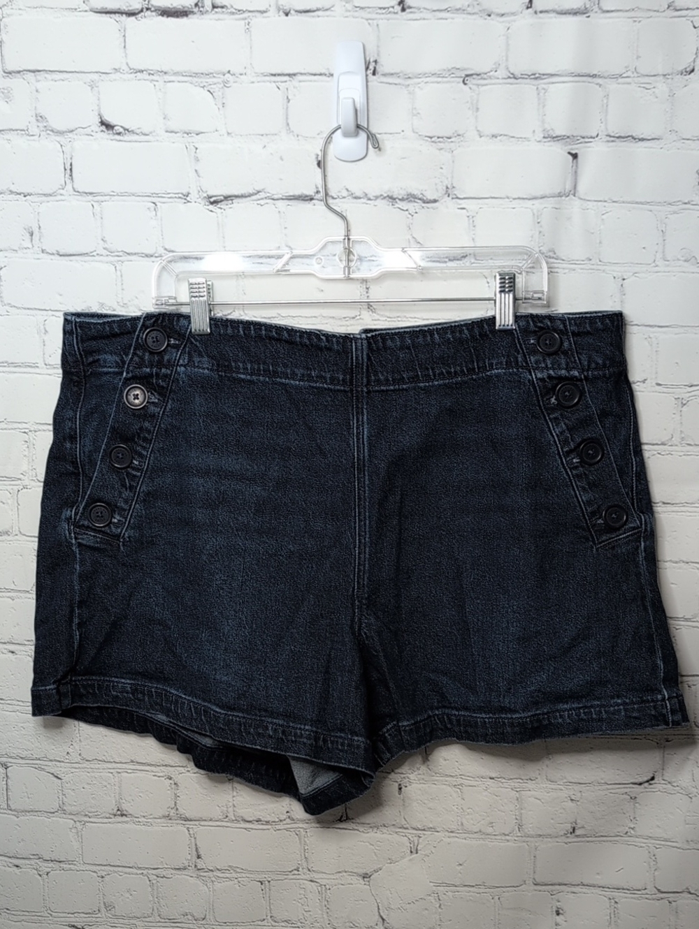 American Eagle High Rise Mom Shorts With Button Accents